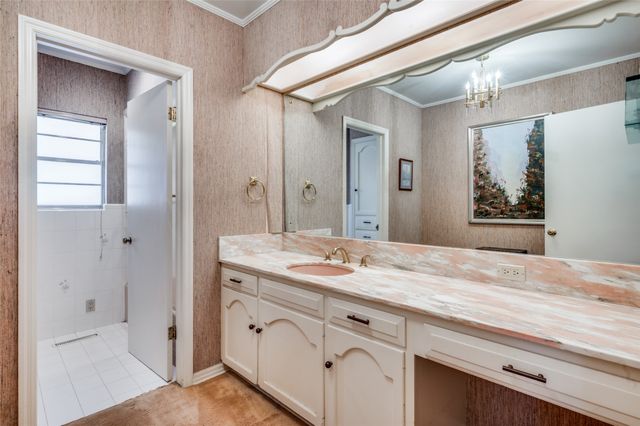 1202 S Lindsay Street, Gainesville, TX 76240