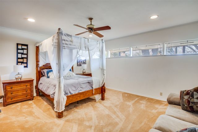 1202 S Lindsay Street, Gainesville, TX 76240