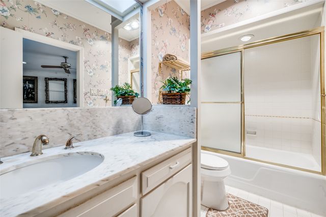 1202 S Lindsay Street, Gainesville, TX 76240