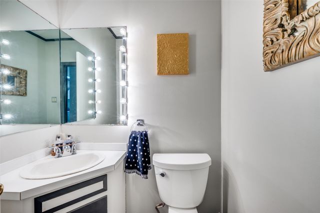 1202 S Lindsay Street, Gainesville, TX 76240