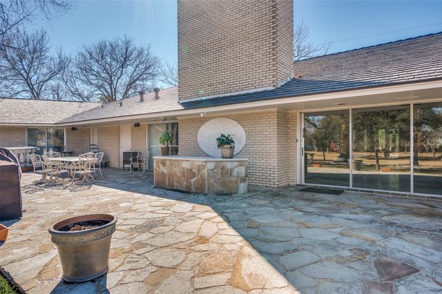 1202 S Lindsay Street, Gainesville, TX 76240