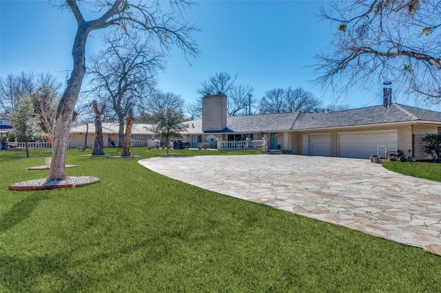 1202 S Lindsay Street, Gainesville, TX 76240