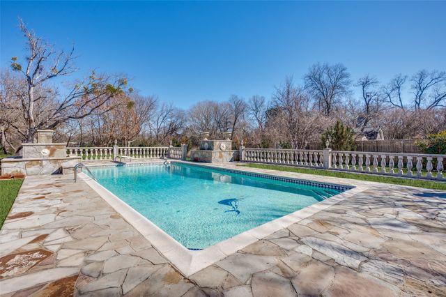 1202 S Lindsay Street, Gainesville, TX 76240