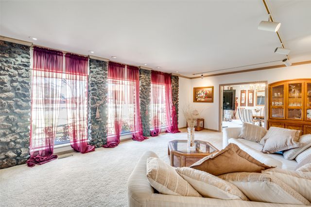 1202 S Lindsay Street, Gainesville, TX 76240