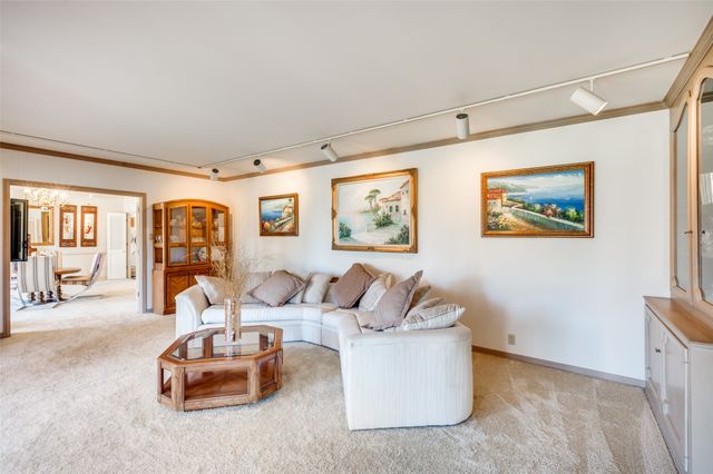 1202 S Lindsay Street, Gainesville, TX 76240