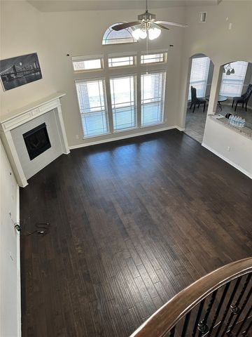 912 Foxtail Drive, Mansfield, TX 76063