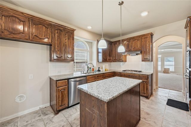 912 Foxtail Drive, Mansfield, TX 76063