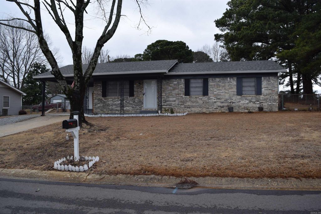 1702 Glenda Lane, Benton, AR 72015