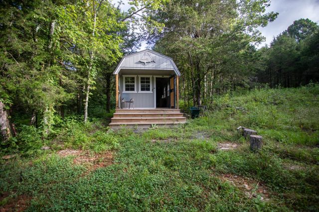 193 Dixon Ln, Pleasant Shade, TN 37145