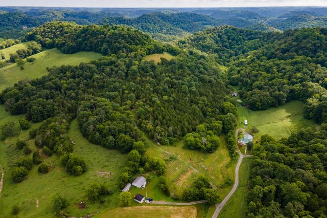 193 Dixon Ln, Pleasant Shade, TN 37145