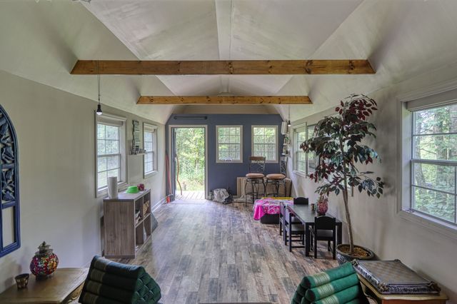 193 Dixon Ln, Pleasant Shade, TN 37145