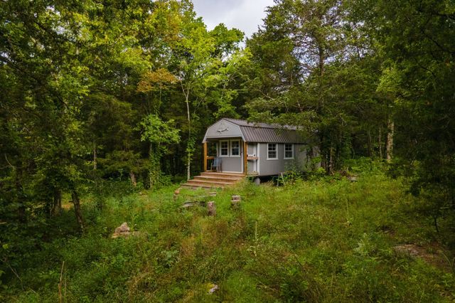 193 Dixon Ln, Pleasant Shade, TN 37145