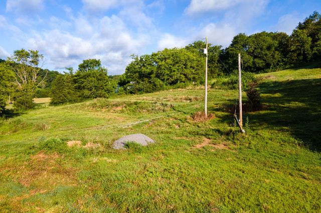 193 Dixon Ln, Pleasant Shade, TN 37145