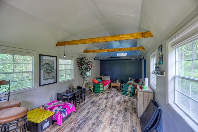 193 Dixon Ln, Pleasant Shade, TN 37145