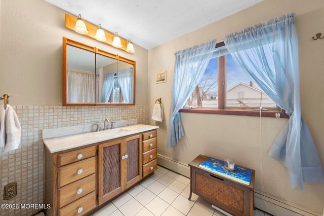 24 W New Jersey Avenue, Long Beach Twp, NJ 08008