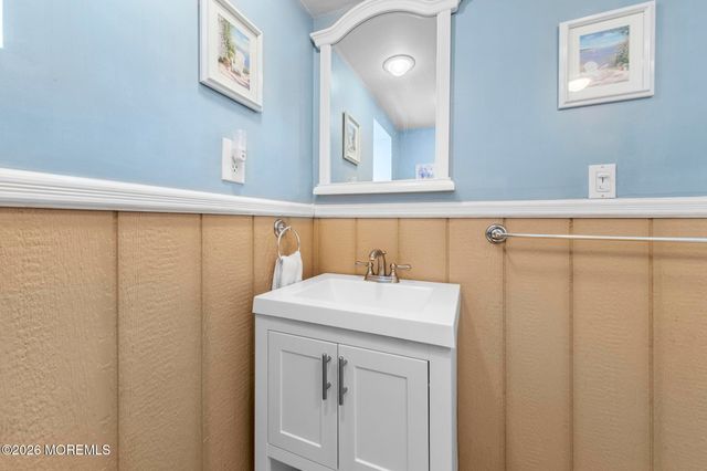 24 W New Jersey Avenue, Long Beach Twp, NJ 08008