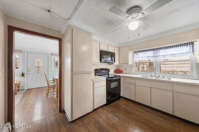 24 W New Jersey Avenue, Long Beach Twp, NJ 08008