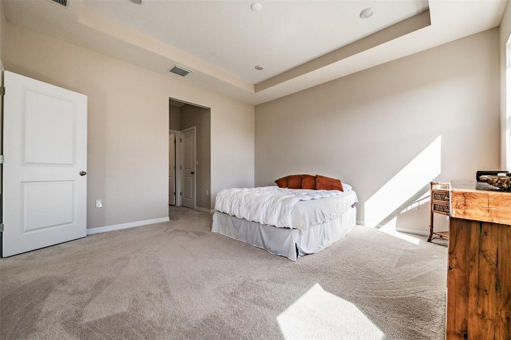 Image 25 of property listing at 10653 TALLY FAWN LOOP, San Antonio, FL 33576