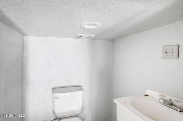 5551 Carter Road, Ocean Springs, MS 39564