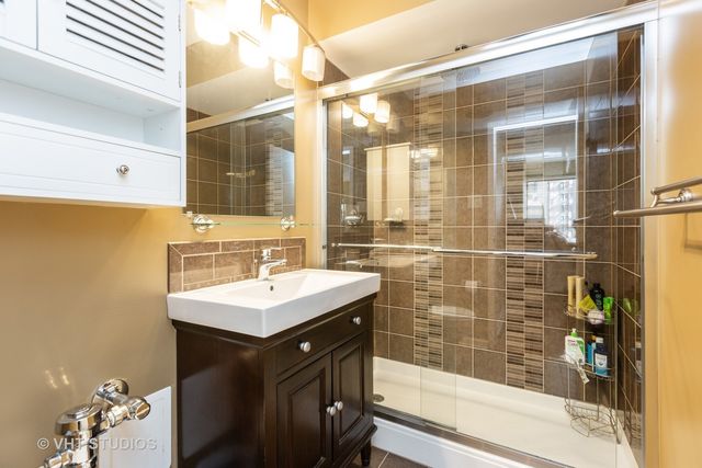 247 E CHESTNUT Street 404, Chicago, IL 60611