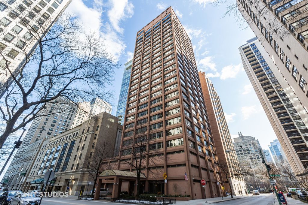247 E CHESTNUT Street 404, Chicago, IL 60611