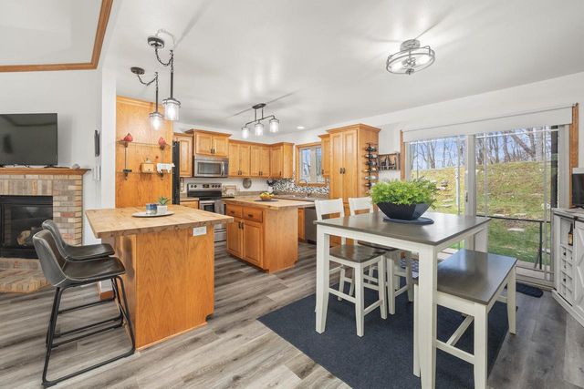 1300 Oak Tree COURT, Slinger, WI 53086