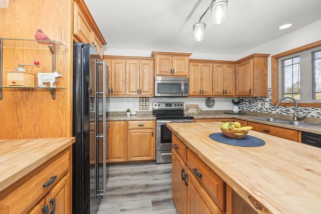 1300 Oak Tree COURT, Slinger, WI 53086