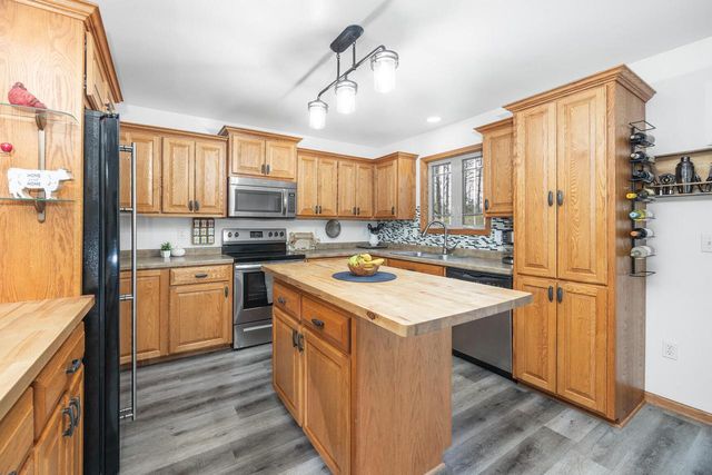 1300 Oak Tree COURT, Slinger, WI 53086