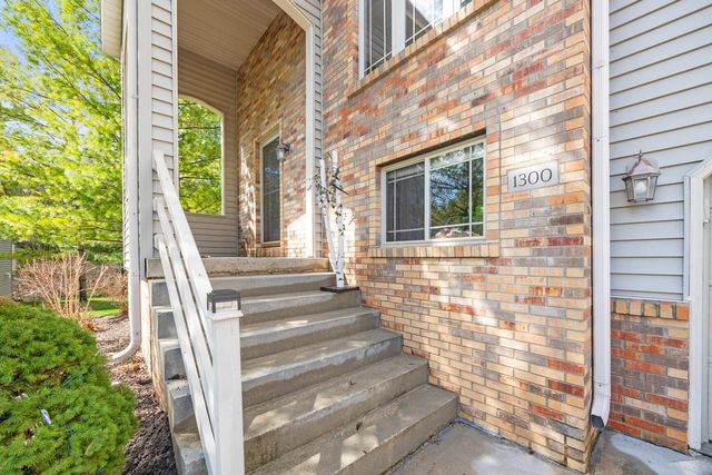 1300 Oak Tree COURT, Slinger, WI 53086