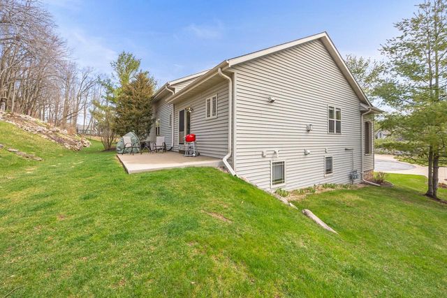 1300 Oak Tree COURT, Slinger, WI 53086