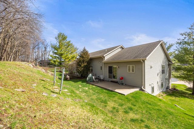 1300 Oak Tree COURT, Slinger, WI 53086