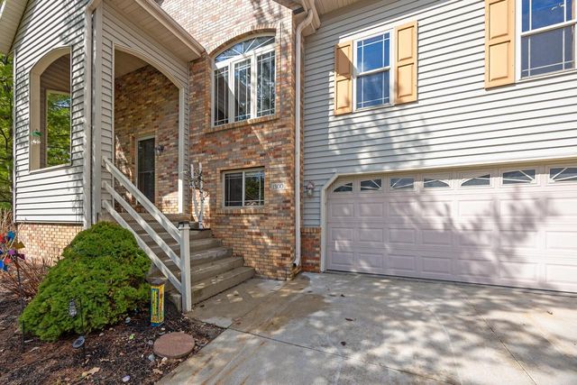 1300 Oak Tree COURT, Slinger, WI 53086