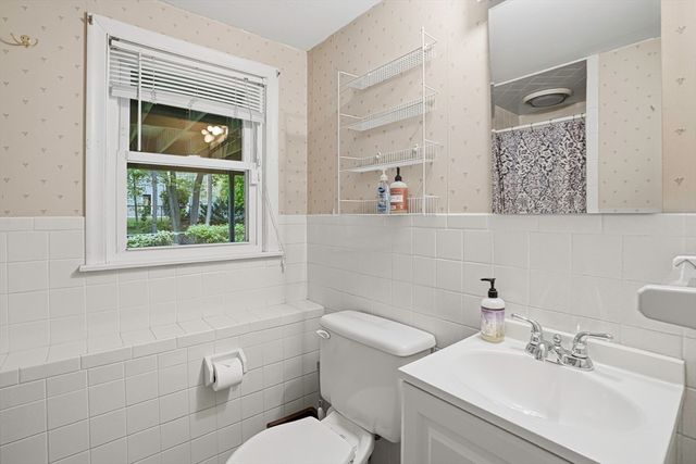 56 Yarmouth Rd, Norwood, MA 02062