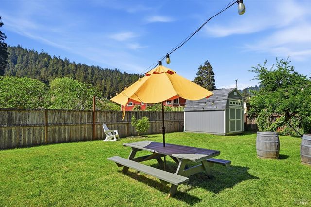 20550 Foothill Dr, Monte Rio, CA 95462