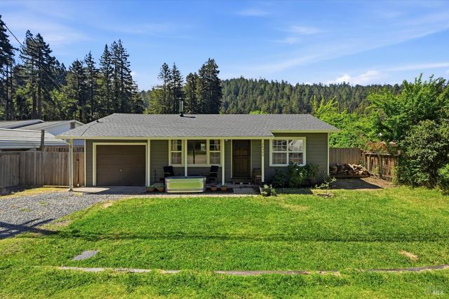 20550 Foothill Dr, Monte Rio, CA 95462