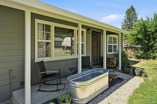 20550 Foothill Dr, Monte Rio, CA 95462