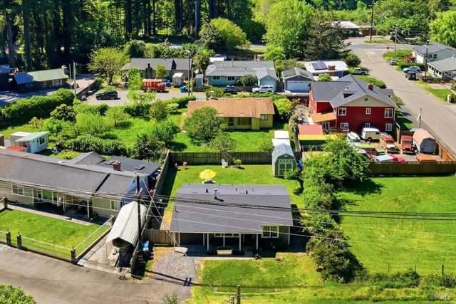 20550 Foothill Dr, Monte Rio, CA 95462