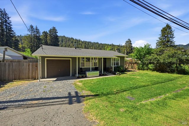 20550 Foothill Dr, Monte Rio, CA 95462