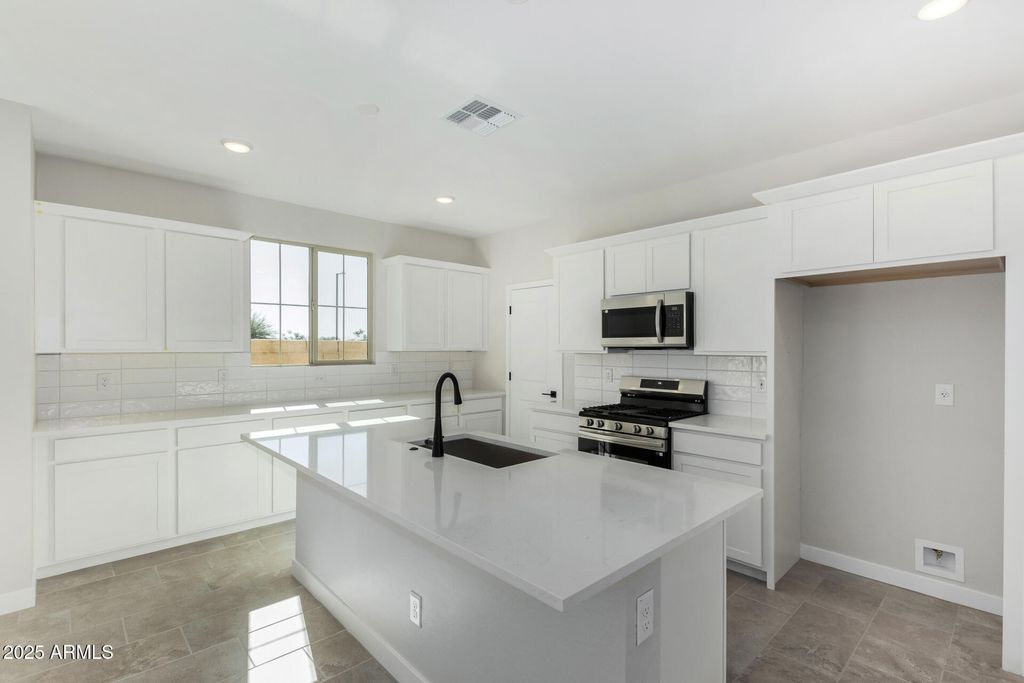 Image 10 of property listing at 15611 S 180TH Lane, Goodyear, AZ 85338