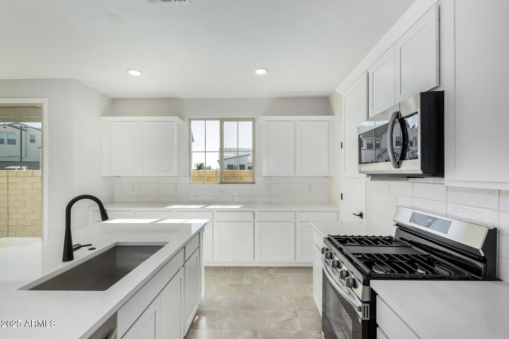 Image 11 of property listing at 15611 S 180TH Lane, Goodyear, AZ 85338