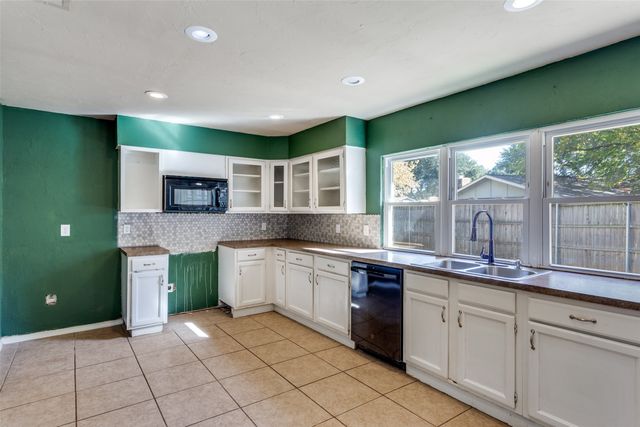 4102 Foxmoor Court, Arlington, TX 76016