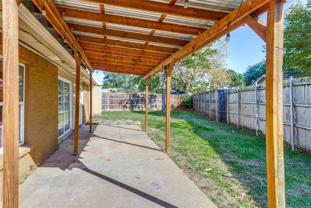 4102 Foxmoor Court, Arlington, TX 76016