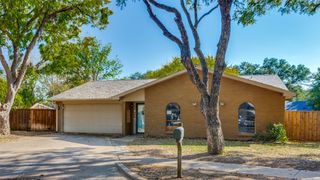 4102 Foxmoor Court, Arlington, TX 76016