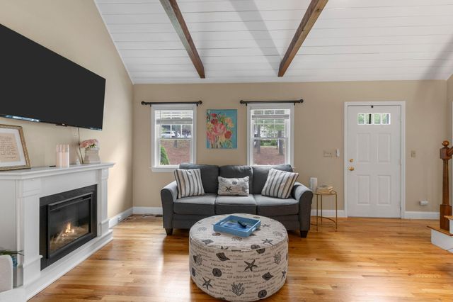 195 Knotty Pine Lane, Centerville, MA 02632