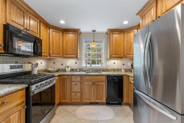 195 Knotty Pine Lane, Centerville, MA 02632
