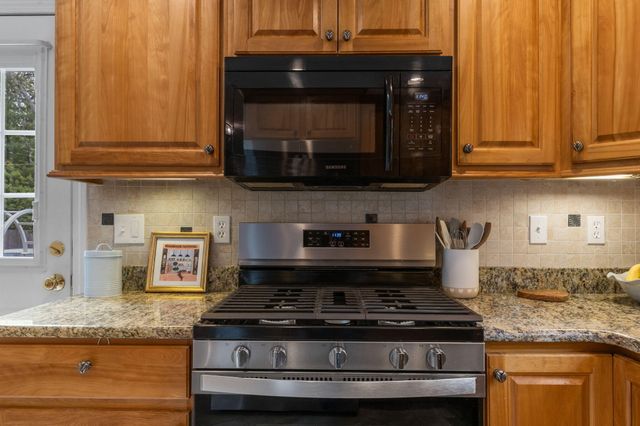 195 Knotty Pine Lane, Centerville, MA 02632