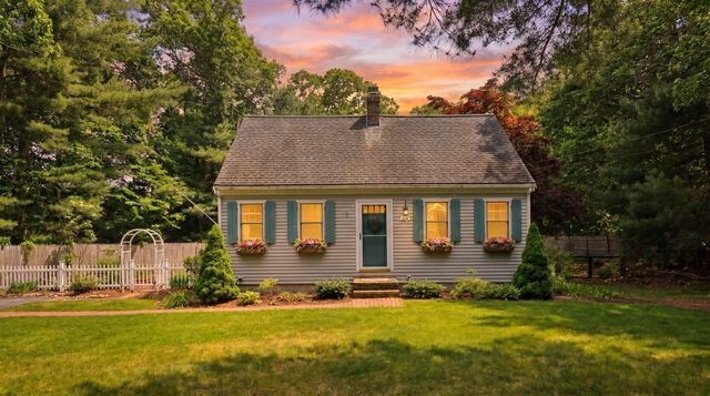 195 Knotty Pine Lane, Centerville, MA 02632