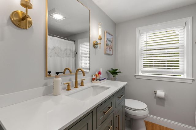 195 Knotty Pine Lane, Centerville, MA 02632
