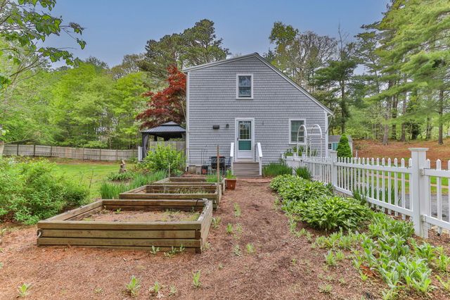 195 Knotty Pine Lane, Centerville, MA 02632