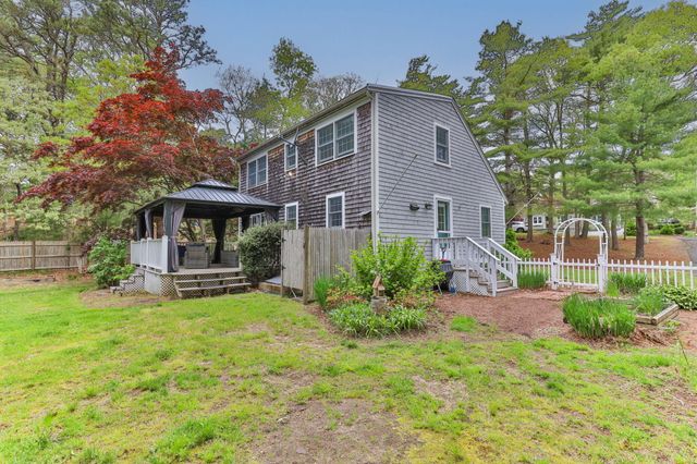 195 Knotty Pine Lane, Centerville, MA 02632